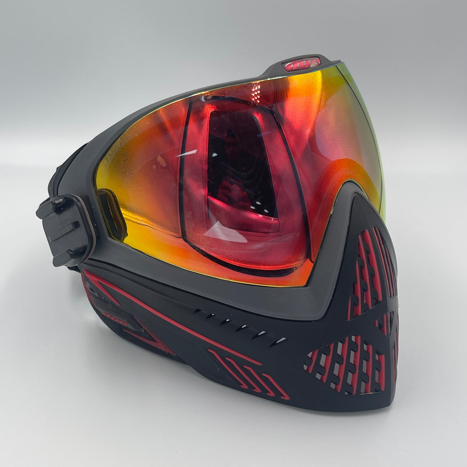 Dye i5 (Used) - Black/Red