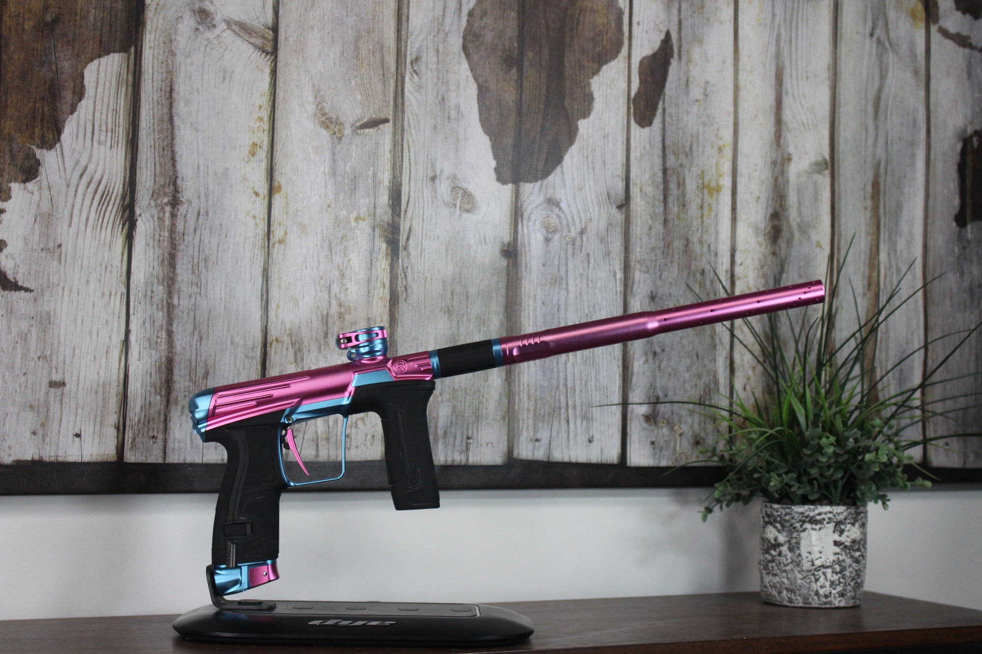 Planet Eclipse Infamous CS2 Pro - Pink/Teal