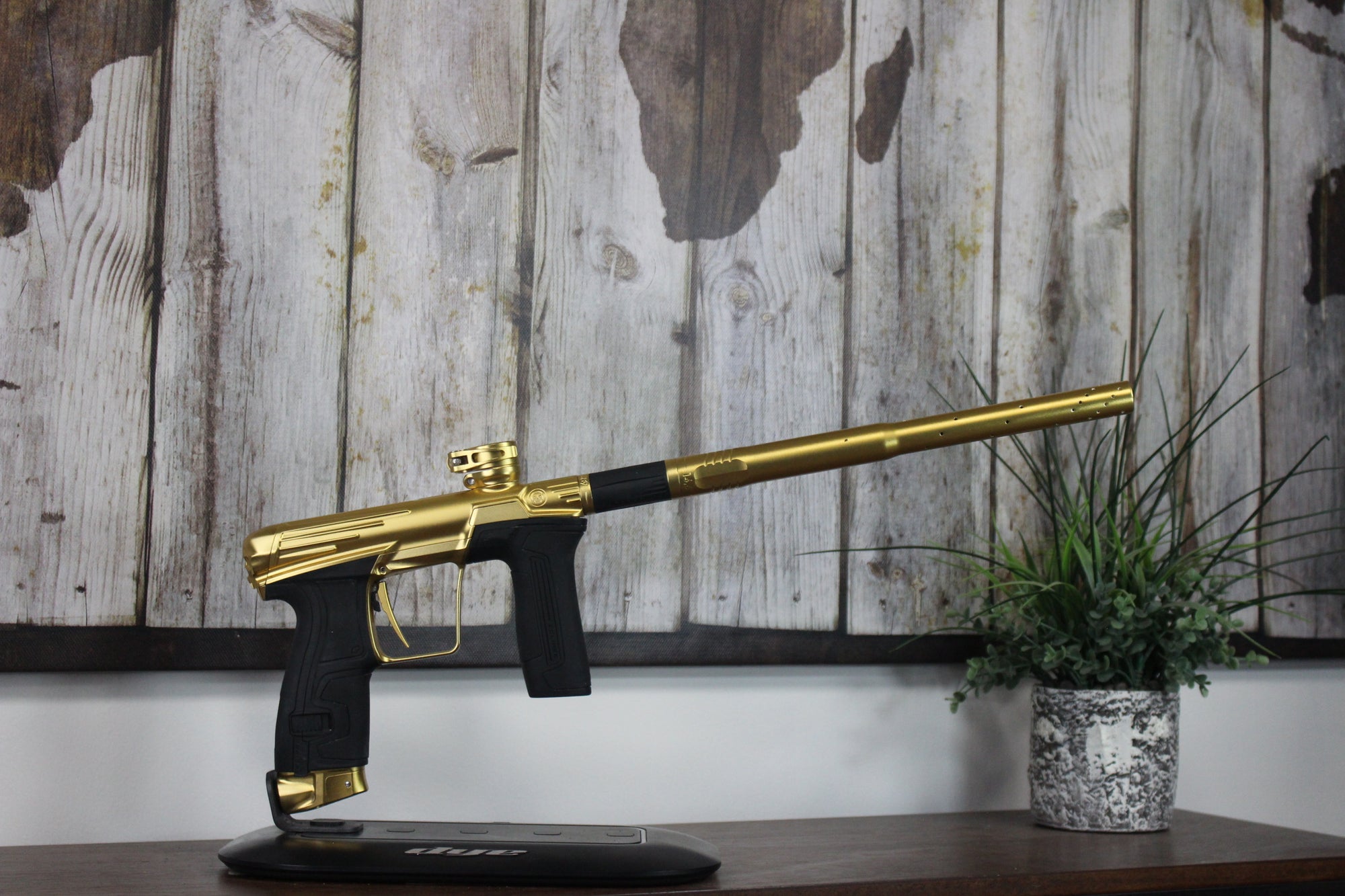 Planet Eclipse Infamous CS2 Pro - Gold