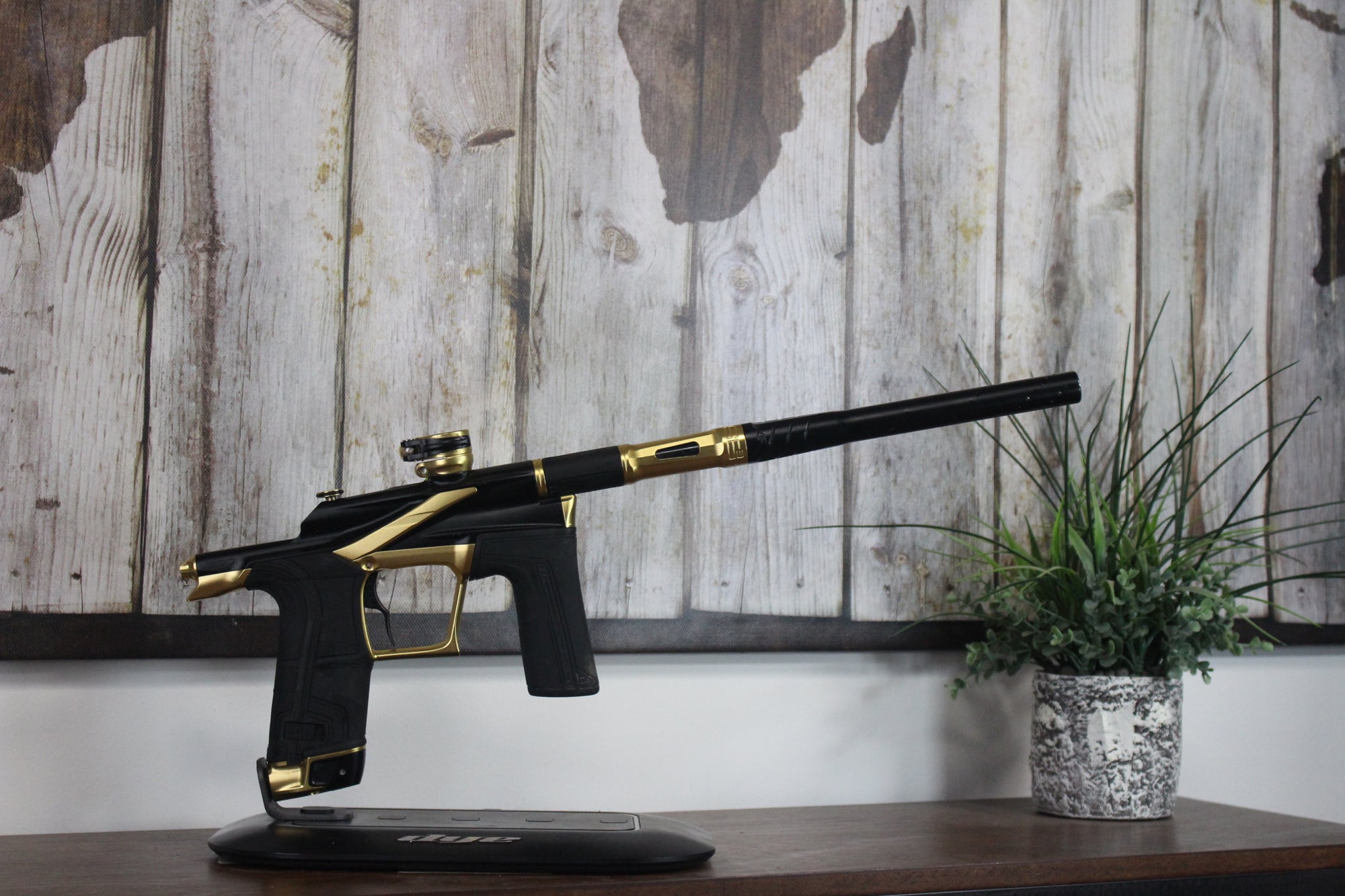 Planet Eclipse LV2 - Black/Gold