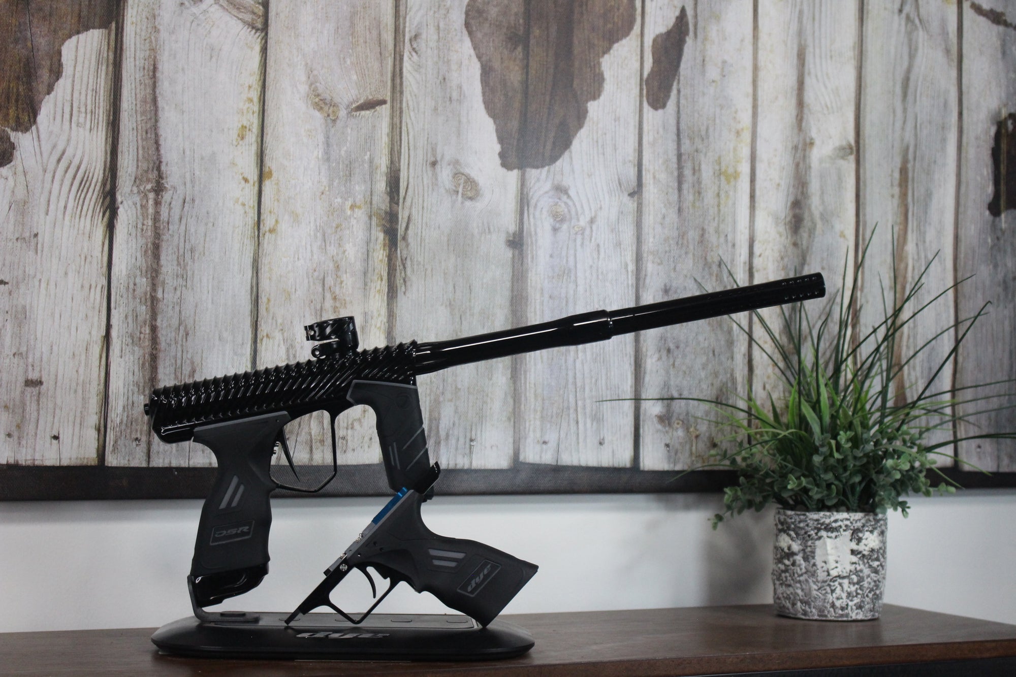 Dye TWSTR DSR+ w/Mech Frame - Gloss Black