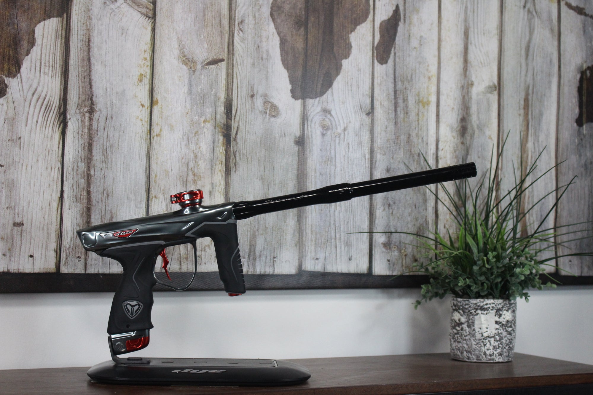 Dye M3+ - Grey/Red/Black