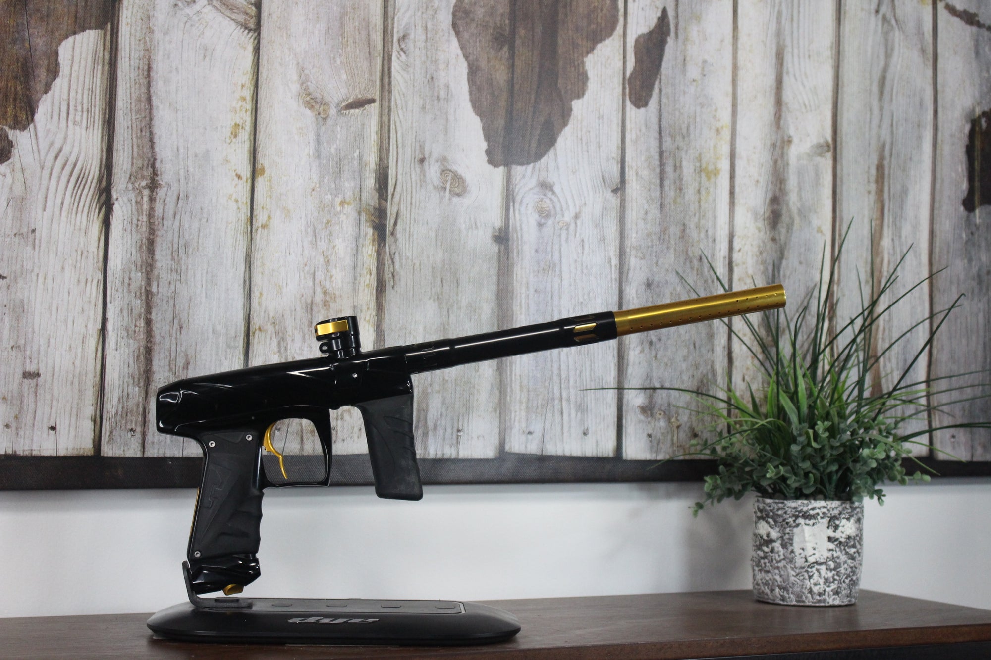 Field One Force V2 - Gloss Black/Gold