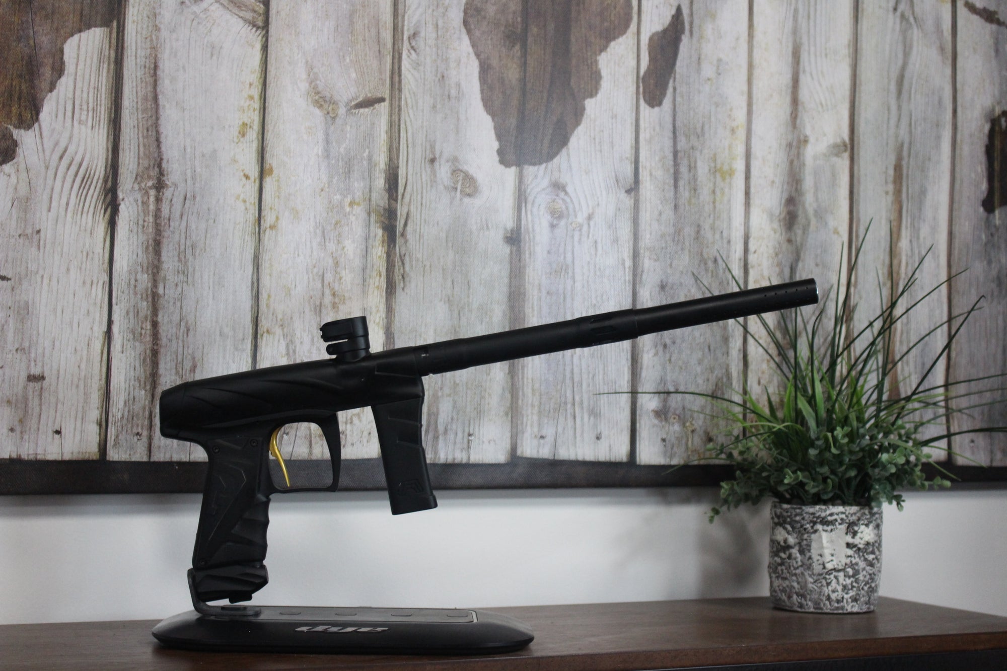 Field One Force V2 - Dust Black