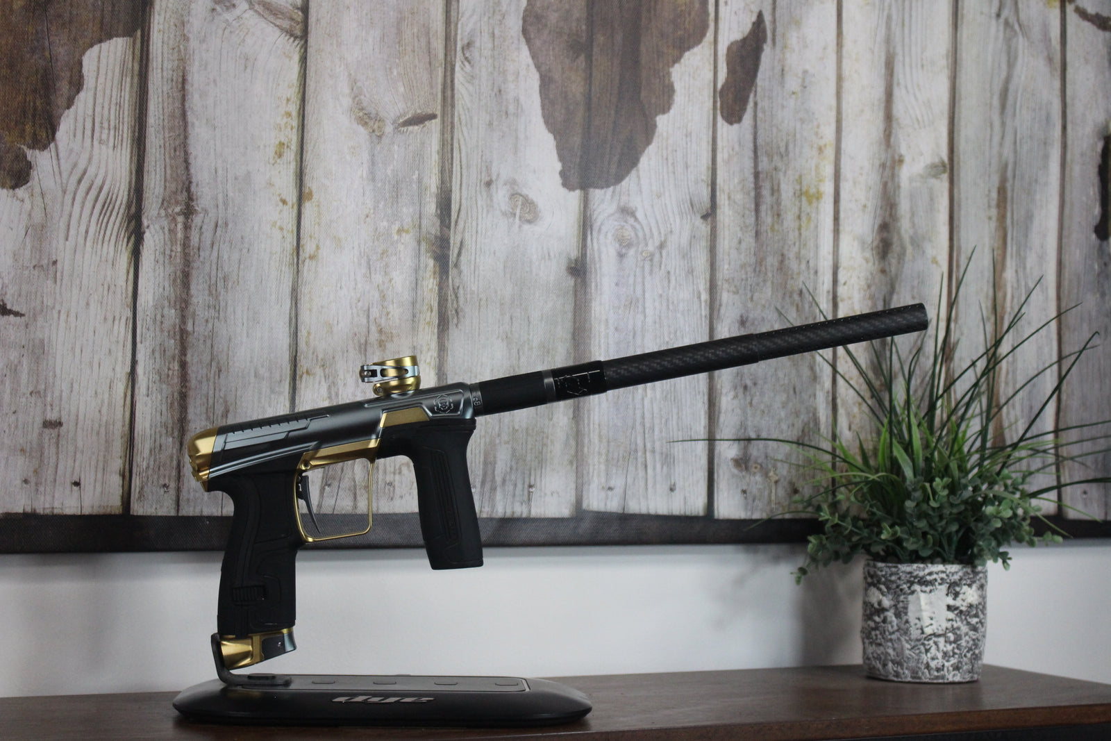 Planet Eclipse Infamous CS2 - Graphite/Gold