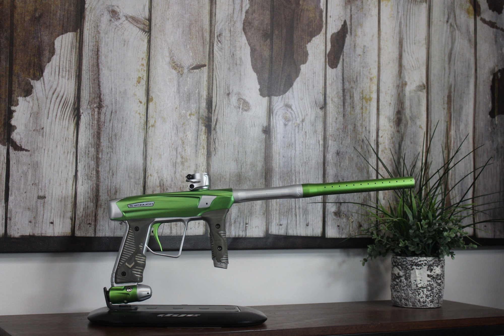Empire Vanquish GT - Green/Silver