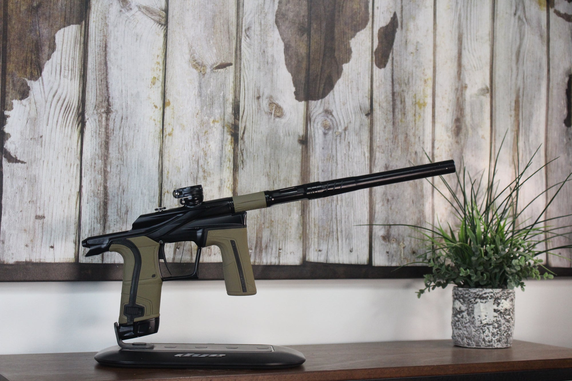 Planet Eclipse LV2 - Black 'n' Tan