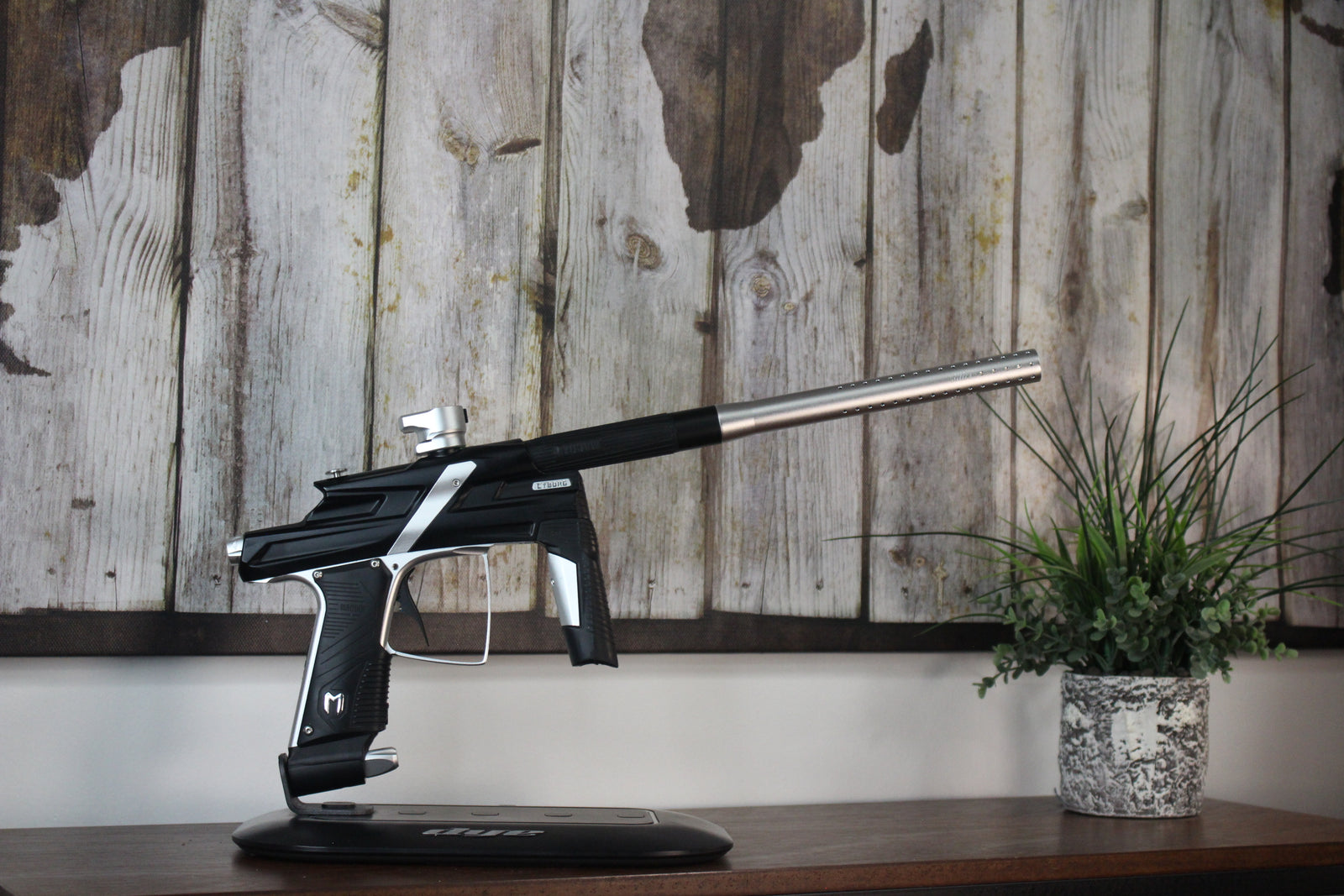 MacDev Cyborg 6 - Black/Silver