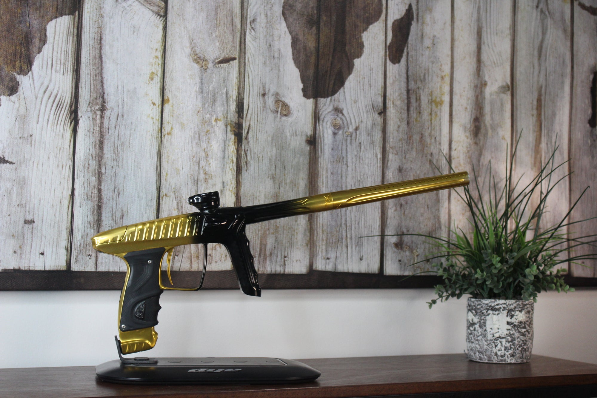 Project Luxe TM40 w/F16 - Gold/Black Fade