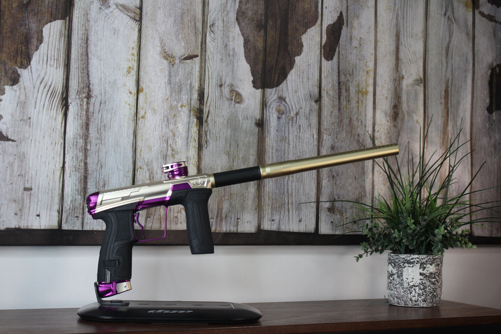 Planet Eclipse Infamous CS2 - Light Gold/Purple