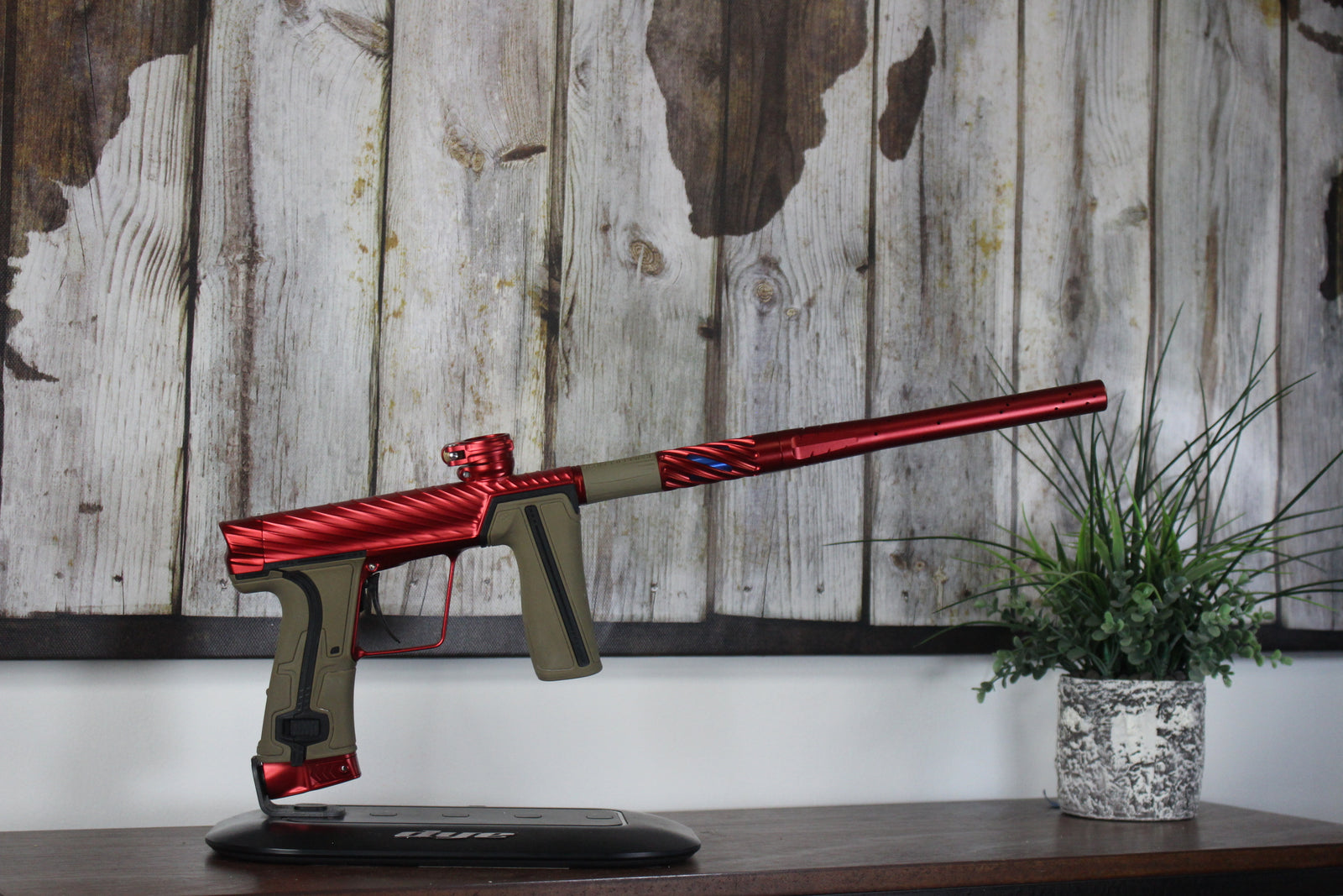 Planet Eclipse Twister Geo R5 w/Vortex - O-Neg