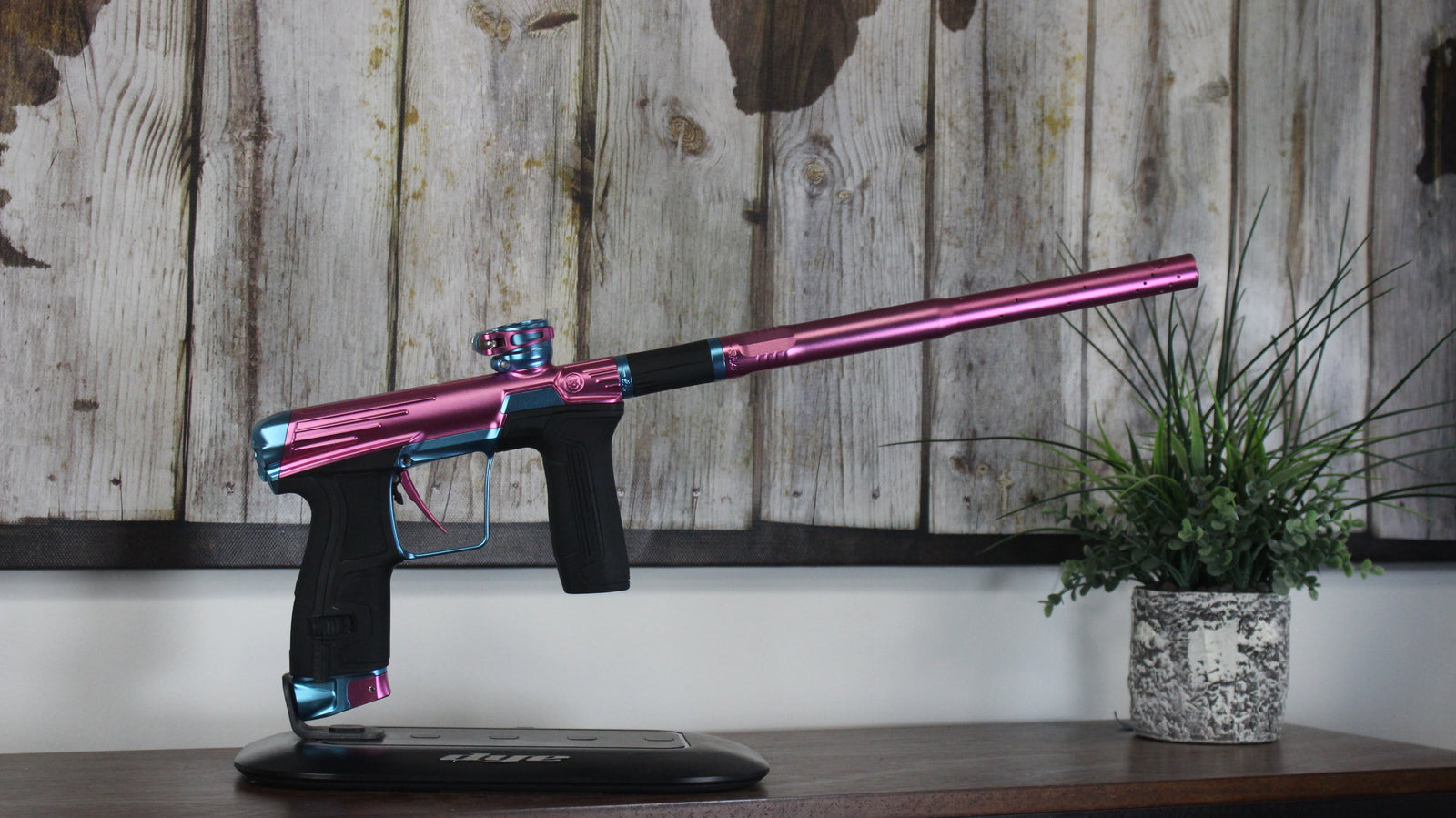 Planet Eclipse Infamous CS2 Pro - Pink/Teal