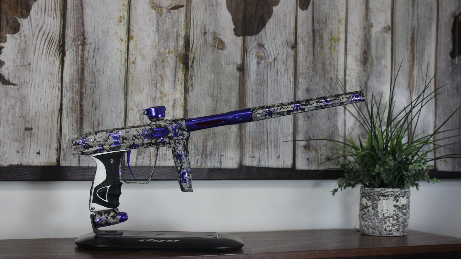 DLX Luxe OLED - LV Urban Camo