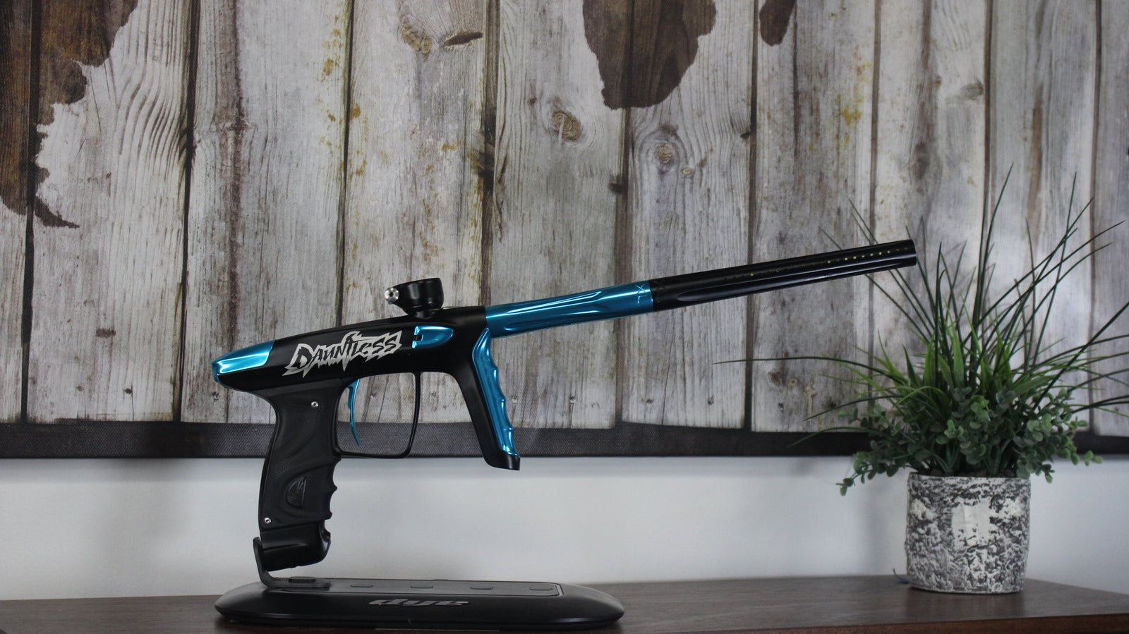 DLX Luxe TM40 - Black/Blue "Dauntless"