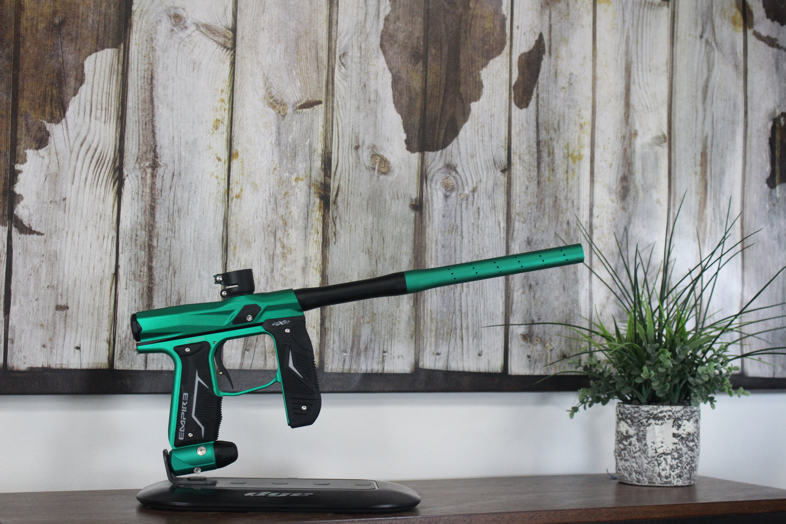 Empire Axe 2.0 - Green/Black