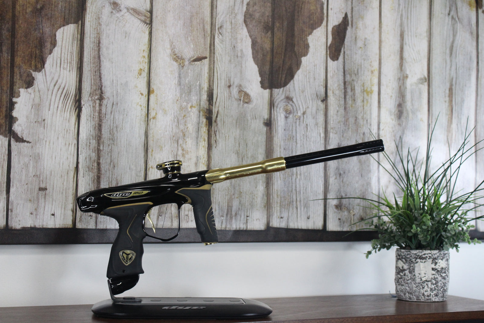 Dye M2 - Black/Gold
