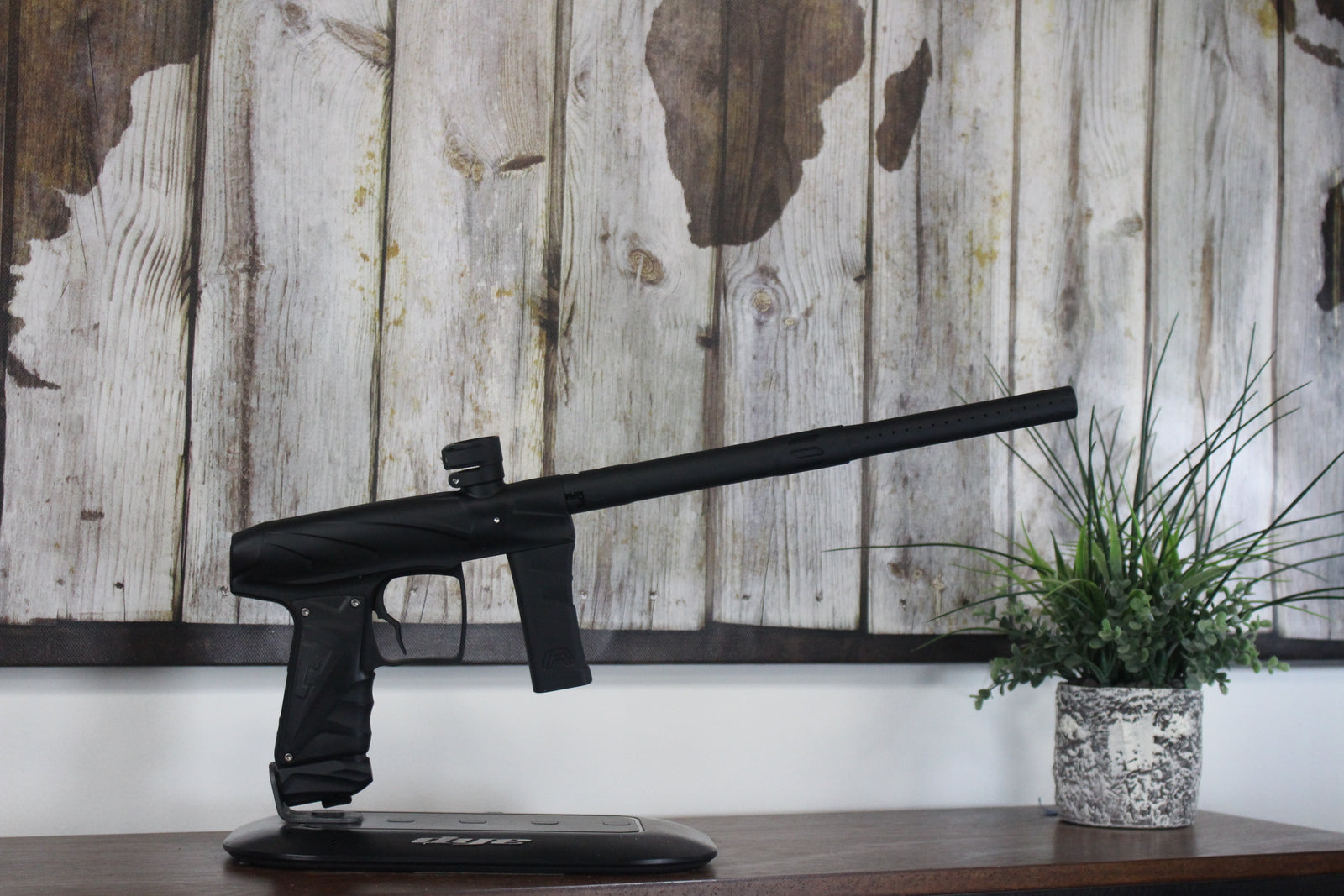 Field One Force V2 - Dust Black