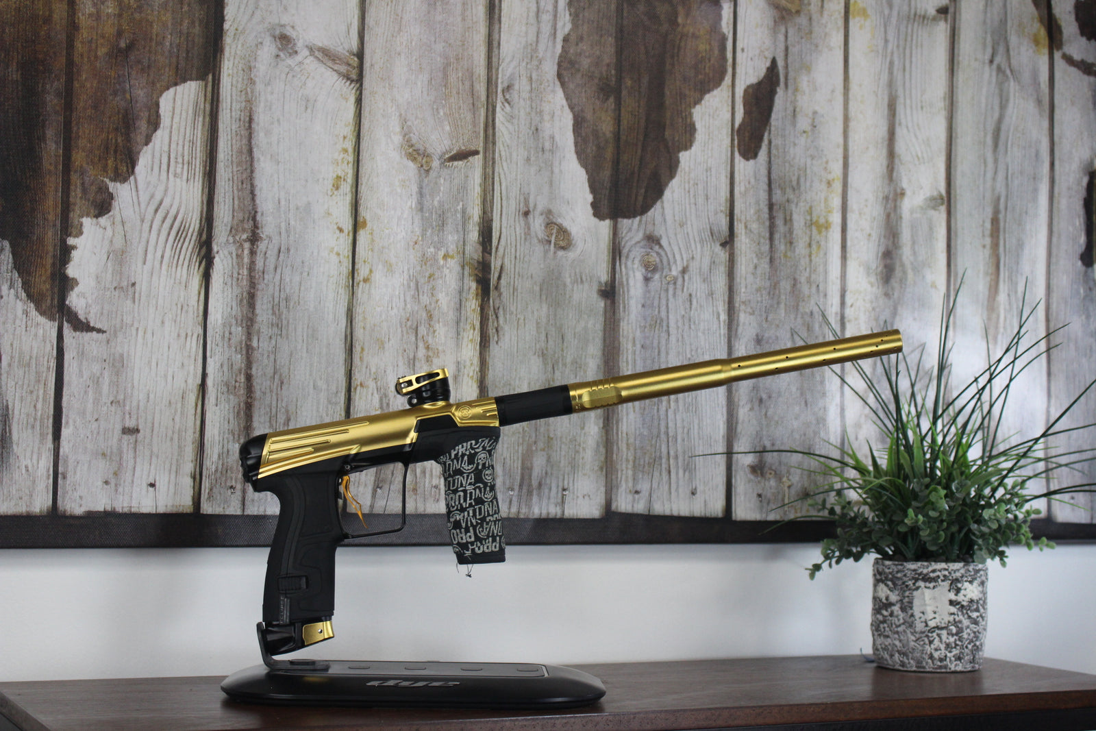 Planet Eclipse Infamous CS2 Pro - Gold/Black