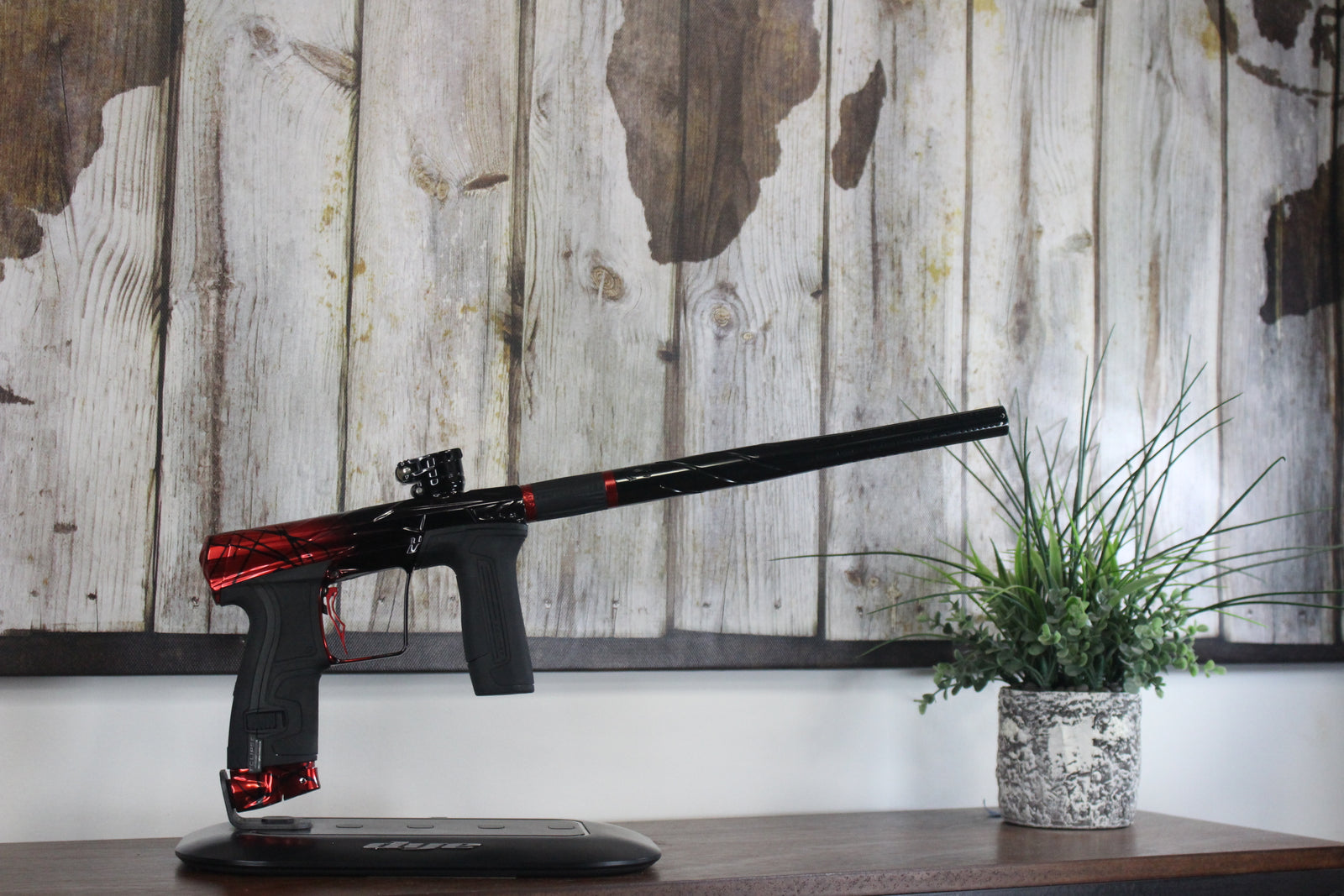 HK Army Invader CS2 Pro - Black/Red Fade Splash