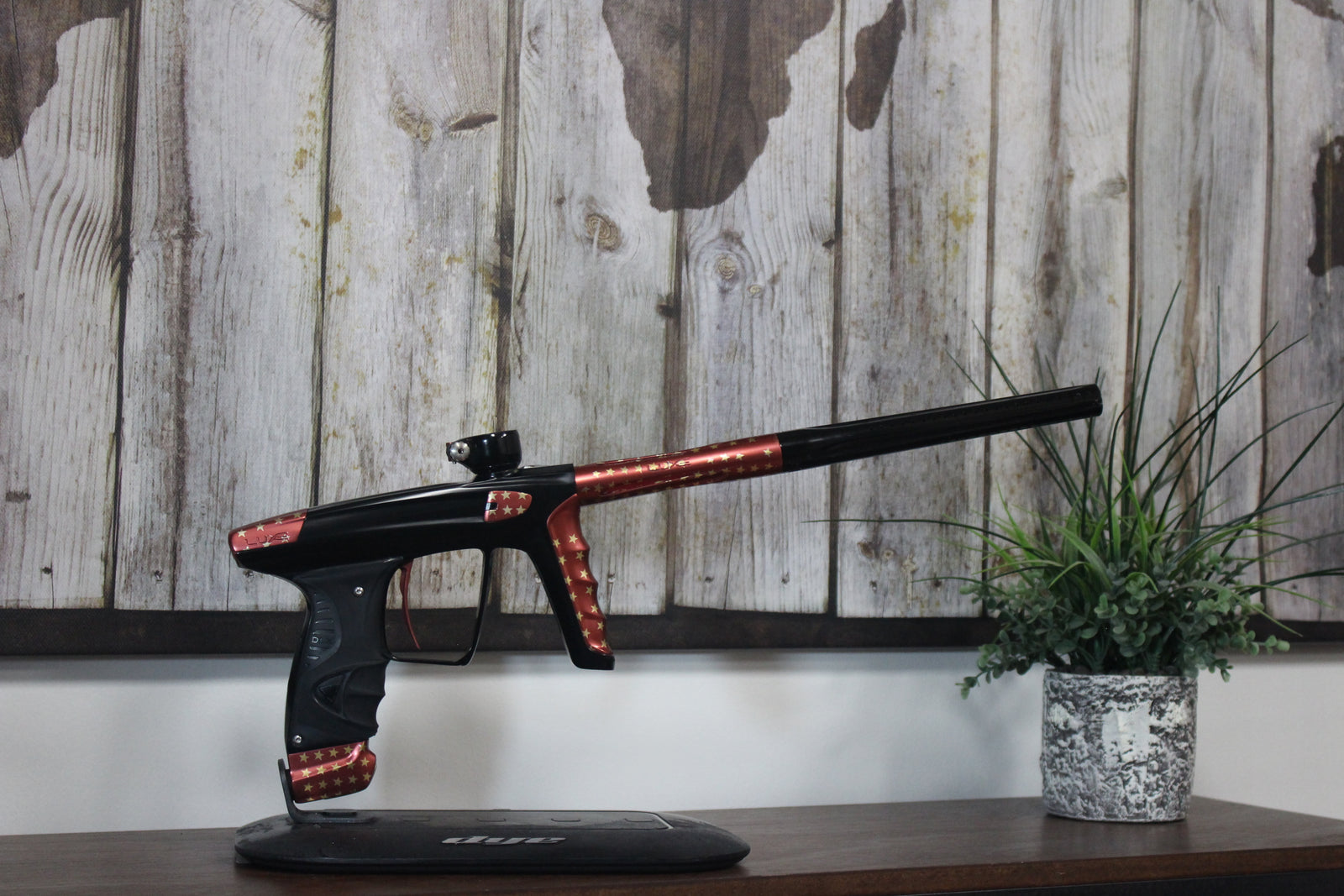 DLX Luxe X - Black/Red/Gold